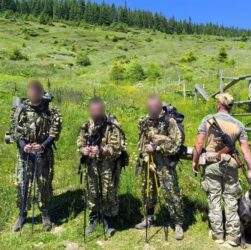 Новини України - В Карпатах службовий пес допоміг затримати ухилянтів