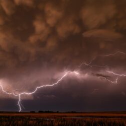 Новини світу - В США зафіксували найдовший у світі спалах блискавки - майже 830 км