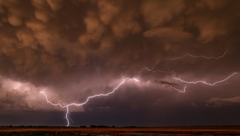 Новини світу - В США зафіксували найдовший у світі спалах блискавки - майже 830 км