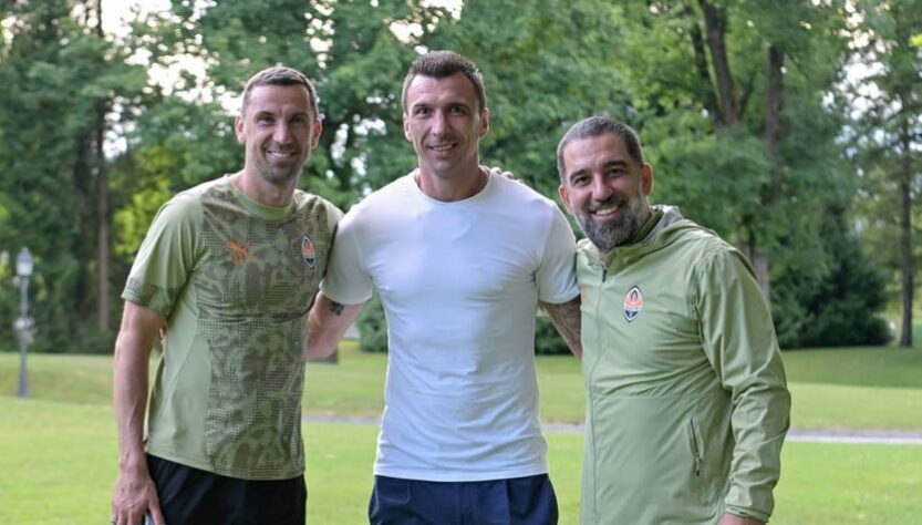 Новини спорту - Відомий футболіст відвідав тренування Шахтаря