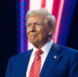 Новини світу - Включно з американцями: Трамп обмірковує депортацію злочинців