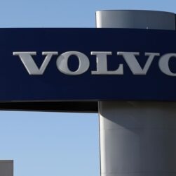 Авто новини - Volvo скорочує продажі моделей у США через високі мита