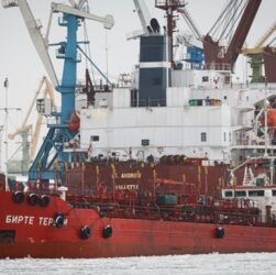 Новини світу - ЄК розробляє плаваючу стелю ціни на нафту РФ - ЗМІ