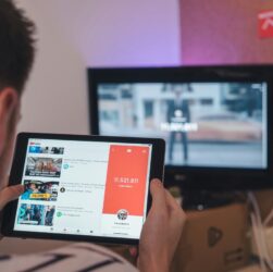 Технології - YouTube вводить жорсткіші правила монетизації