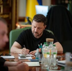 Новини України - Зеленський підписав три невідкладні закони