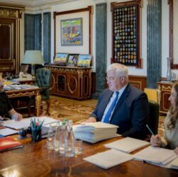 Новини України - Зеленський призначив 16 нових послів України