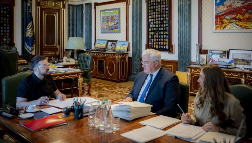 Новини України - Зеленський призначив 16 нових послів України