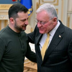 Новини світу - Зеленський зустрівся з Келлогом у Римі
