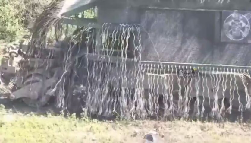 Новини України - ЗСУ показали трофейний російський "танк-монстр"