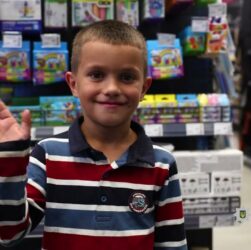 Ювенальні поліцейські та капелани допомогли малечі підготуватись до школи