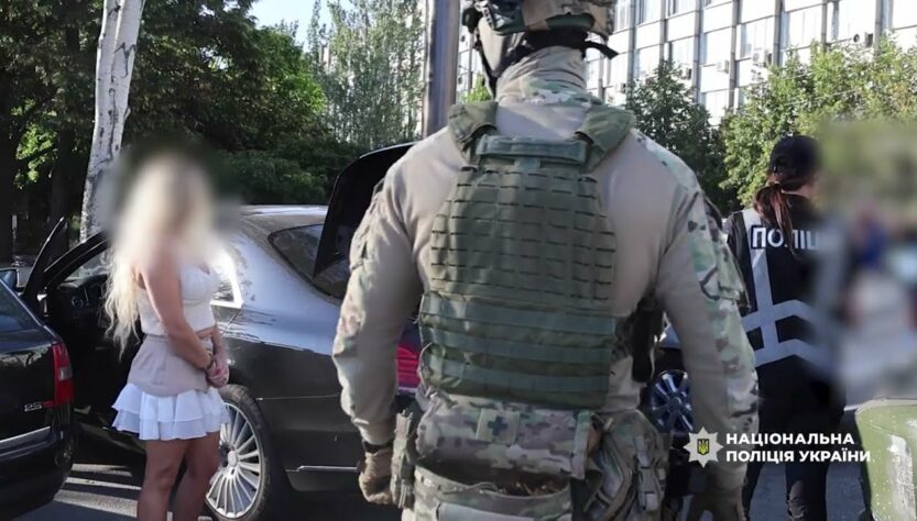 У Запоріжжі викрили угруповання на чолі з адвокаткою, яке сприяло чоловікам виїхати за кордон