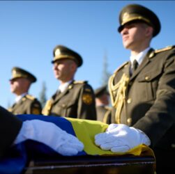 Участь Президента у церемонії поховання воїнів на Національному військовому меморіальному кладовищі