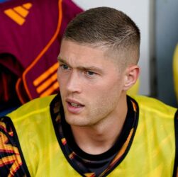 Новини спорту - До форварда Довбика проявляє інтерес Мілан