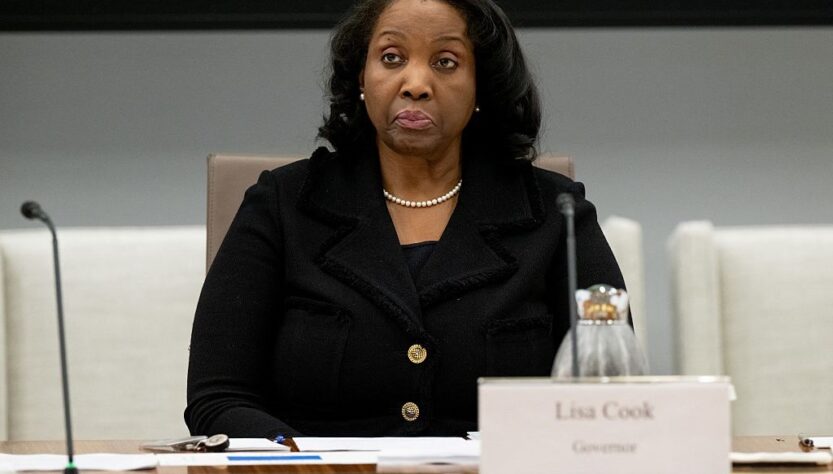 Новини бізнесу - Долар просів після рішення Трампа звільнити посадовця ФРС