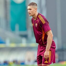 Новини спорту - Довбик обрав Вільярреал, відхиливши пропозицію з Італії