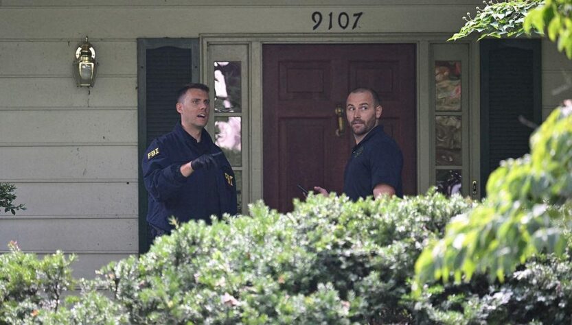 Новини світу - ФБР провело обшук в будинку екс-радника і критика Трампа