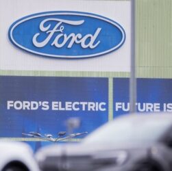 Авто новини - Ford відкликає більше 600 тисяч автомобілів