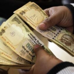 Новини світу - Індійська рупія впала на тлі можливого посилення тарифів Штатами