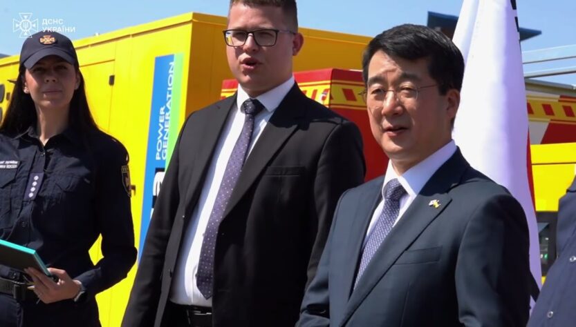 ДСНС України отримала від Посольства Республіки Корея в Україні автобуси та генератори