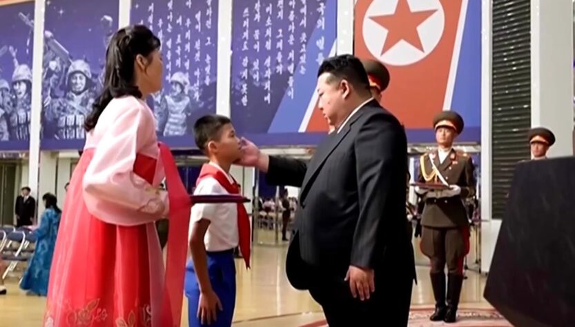 Новини світу - Кім Чен Ин пообіцяв "прекрасне життя" родинам вбитих солдатів