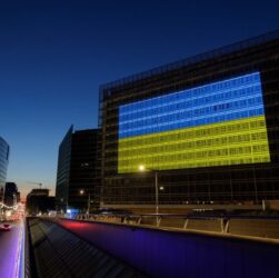 Новини України - Кольорами мужності сяють будівлі ЄК - фон дер Ляєн