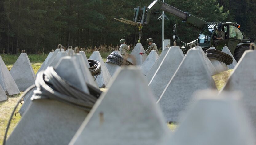 Новини світу - Литва встановила "зуби дракона" на кордоні з РФ та Білоруссю