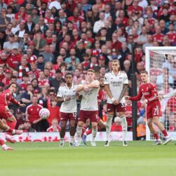 Новини спорту - Ліверпуль та Арсенал ходили з м'ячем по полю до ефектного голу Собослаї