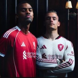 Новини спорту - Ліверпуль вразив новими дизайнами форми на сезон