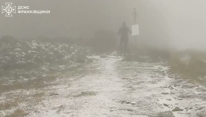 ❄️ У День Незалежності — Карпати вирішили зробити сюрприз і “посипали” снігом!