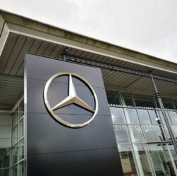 Новини бізнесу - Mercedes-Benz позбувся 3,8% акцій Nissan - ЗМІ