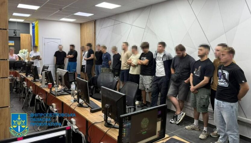 Новини України - На Дніпропетровщині викрили 31 шахрайський кол-центр