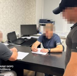 Новини України - На Донеччині посадовець "нарахував" підлеглим 2 млн грн "бойових"