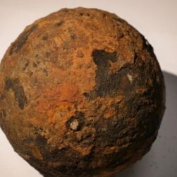 Технології - На Хортиці знайшли чавунне гарматне ядро XVIII століття