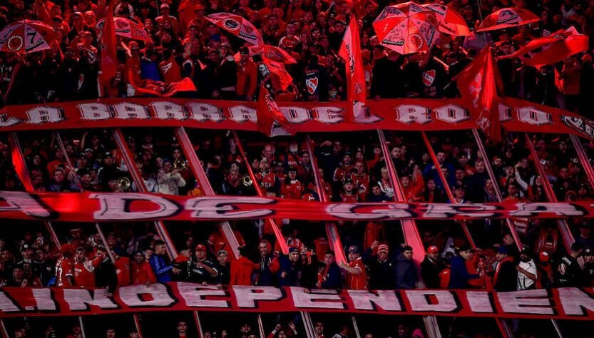 Новини спорту - Під час матчу Копа Судамерикана фанати безчинствували до ножових поранень