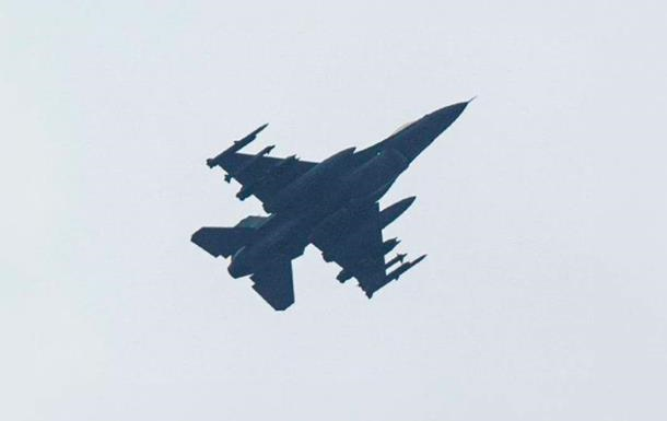 Новини України - Польща призупинила майже всі польоти винищувачів F-16