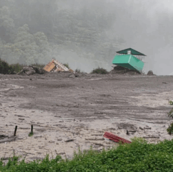 Новини світу - Потужна повінь змила село в Індії