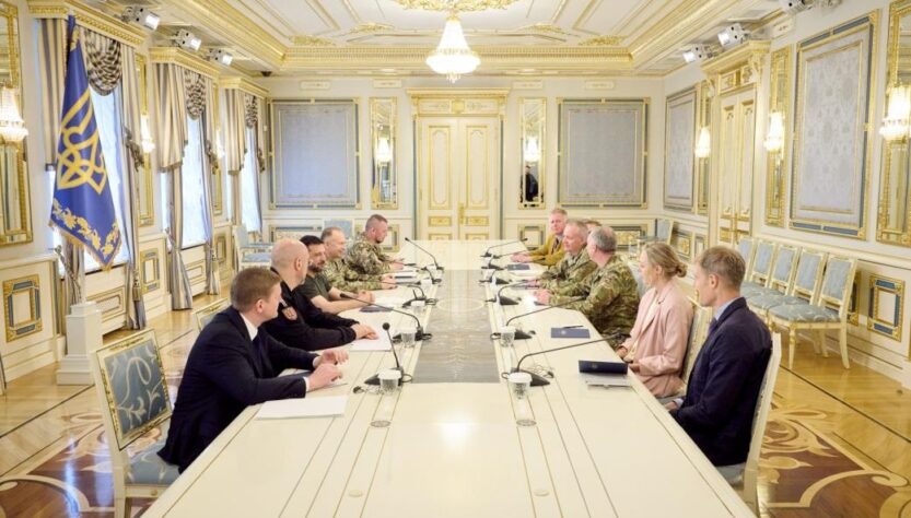 Новини України - Президент зустрівся з командуванням армії Британії