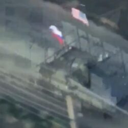 Новини світу - Росіяни показали "трофейний" БТР з прапором США