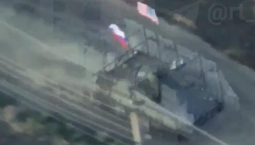 Новини світу - Росіяни показали "трофейний" БТР з прапором США