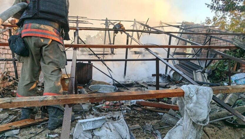 Новини України - Росіяни вдарили по Нікопольщині, загинула людина