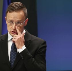 Новини світу - Сіярто обурений заявою Зеленського про Дружбу