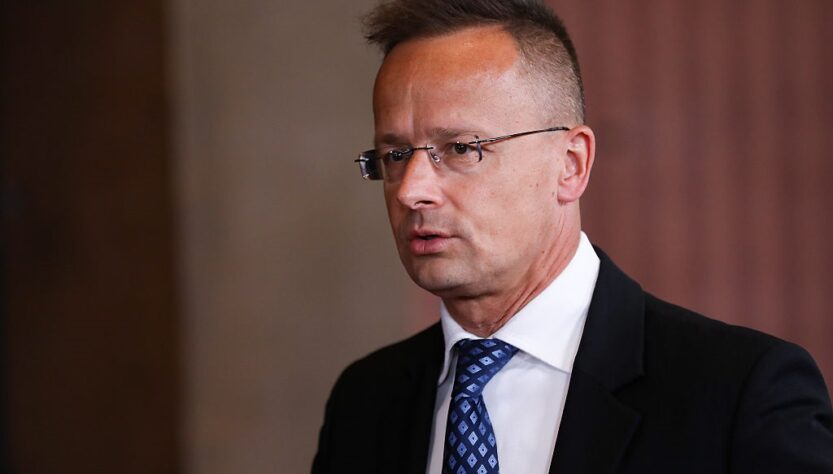 Новини світу - Сіярто звинуватив ЄС у намірах скинути уряди трьох країн