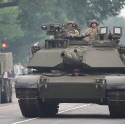 Новини світу - Солдат США передавав РФ інформацію про танки в обмін на громадянство