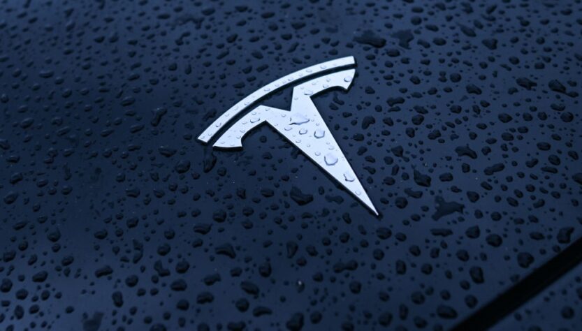 Новини бізнесу - Tesla втратила половину продажів у Британії та Німеччині