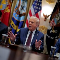 Новини світу - Трамп назвав "нісенітницями" заяви РФ щодо "нелегітимності" Зеленського