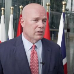 Новини світу - Трамп підштовхує РФ до угоди з Києвом - посол НАТО