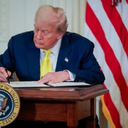 Новини світу - Трамп продовжив надзвичайний стан для протидії технологічному розвитку КНР