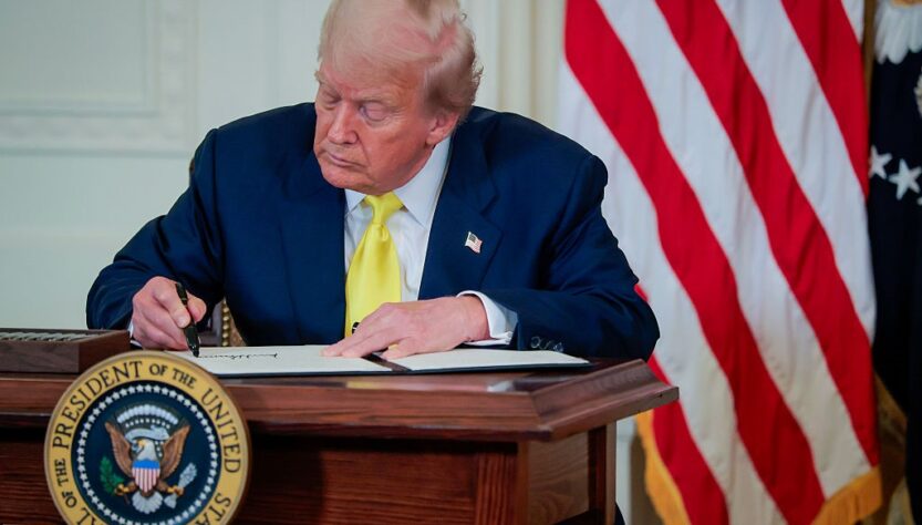 Новини світу - Трамп продовжив надзвичайний стан для протидії технологічному розвитку КНР