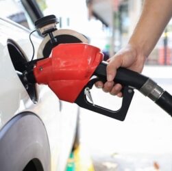 Новини світу - Ціни на бензину у Росії б'ють рекорди другий день поспіль