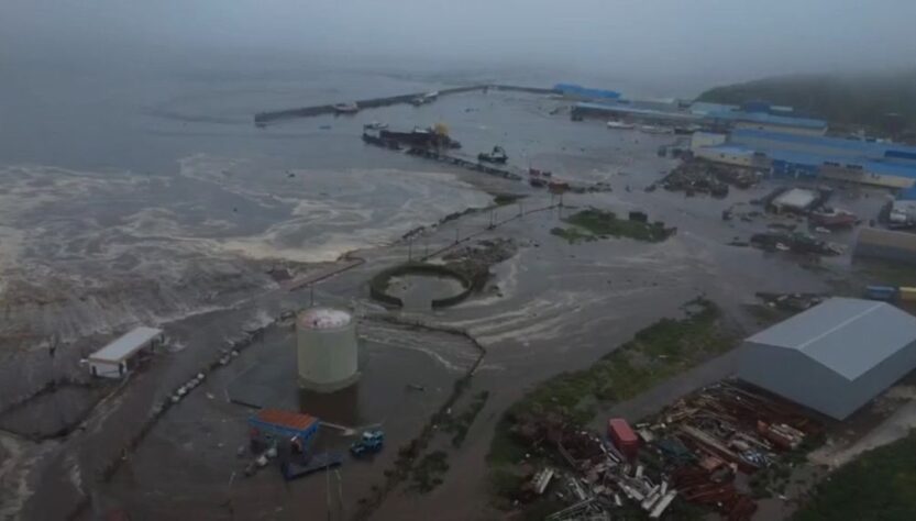 Новини світу - Цунамі змило завод на Камчатці